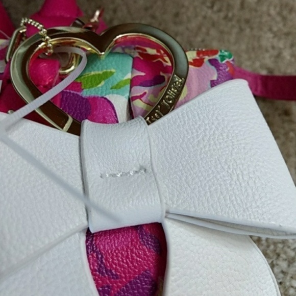 *** Betsey Johnson Flowery Crossbody Purse - Picture 6 of 6